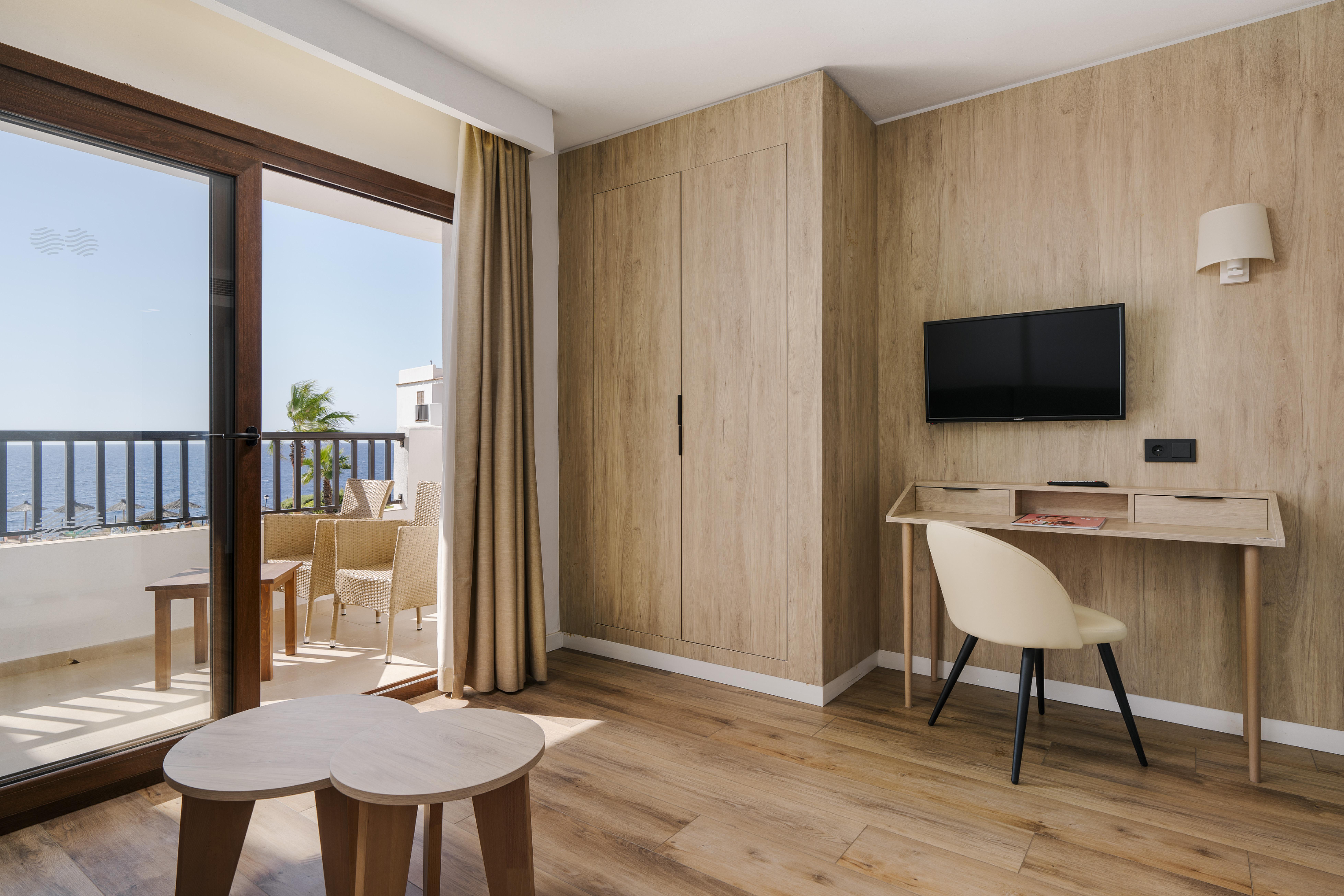 Alua Suites Las Rocas Cala D´Or المظهر الخارجي الصورة